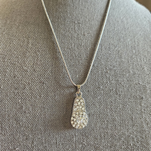 Elegant Silver Pendant Necklace - Picture 6 of 8